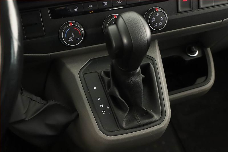 Volkswagen Transporter (2021) 2.0 TDI, Bus, 5Míst, ČR, 1Maj - fotka 9 z 17
