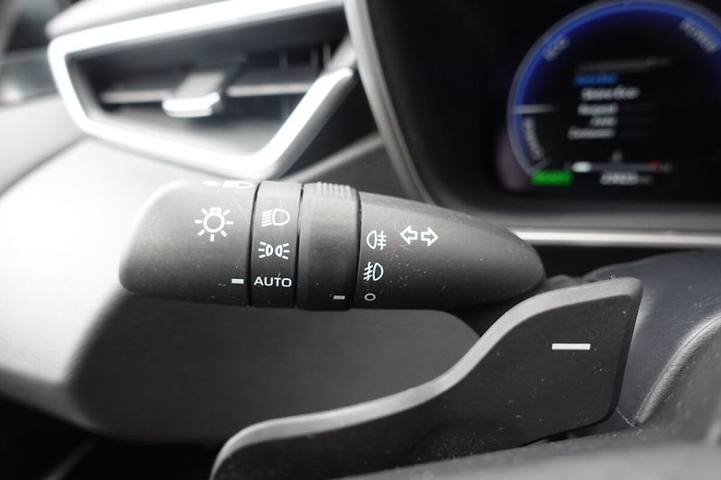 Toyota Corolla 2,0 HEV GR SPORT Dynamic JBL - fotka 27 z 33