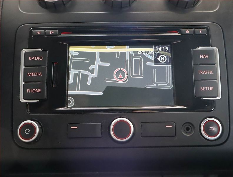 Volkswagen Touran (2014) 1.6 TDI, Navi, Tempomat - fotka 13 z 20