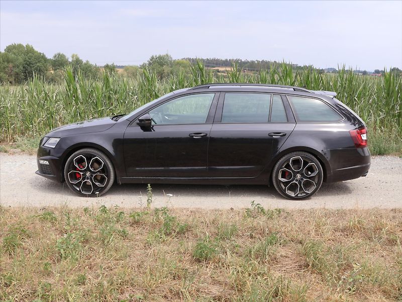 Škoda Octavia 2,0 TDI RS 4x4 DSG Virtual LED - fotka 7 z 26