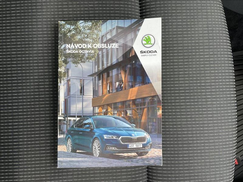 Škoda Octavia 2,0 TDI DSG Ambition Plus LED - fotka 18 z 23