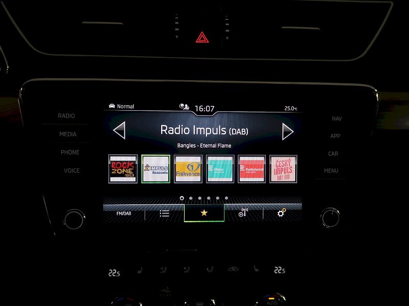 Škoda Superb (2022) STYLE 2.0TSI 140KW - fotka 23 z 39