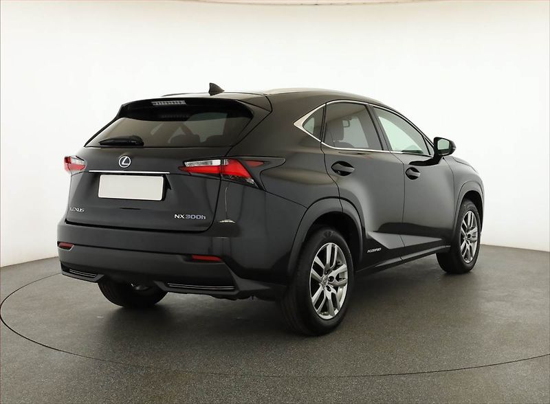 Lexus NX 300h (2017) 300h - fotka 5 z 16