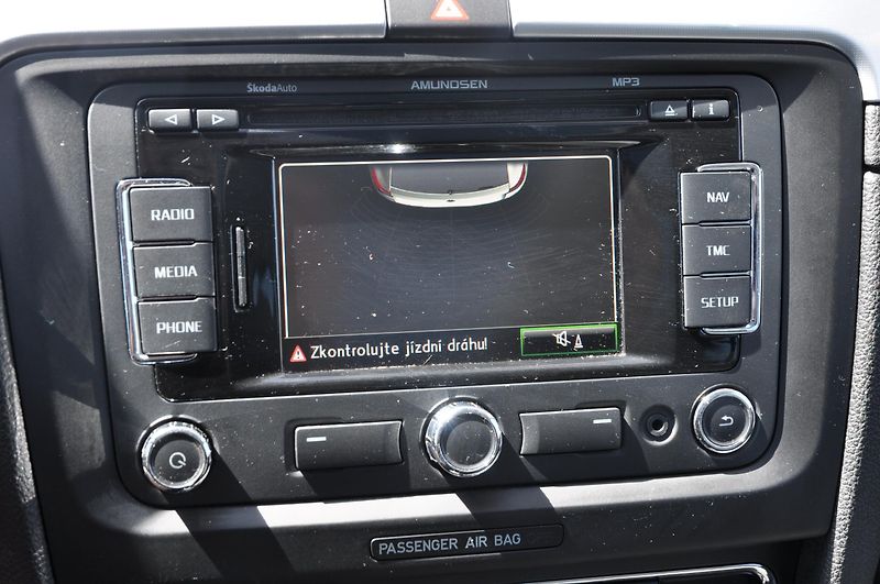 Škoda Superb II 2.0TDi 103kW KOMBI Panorama - fotka 14 z 19