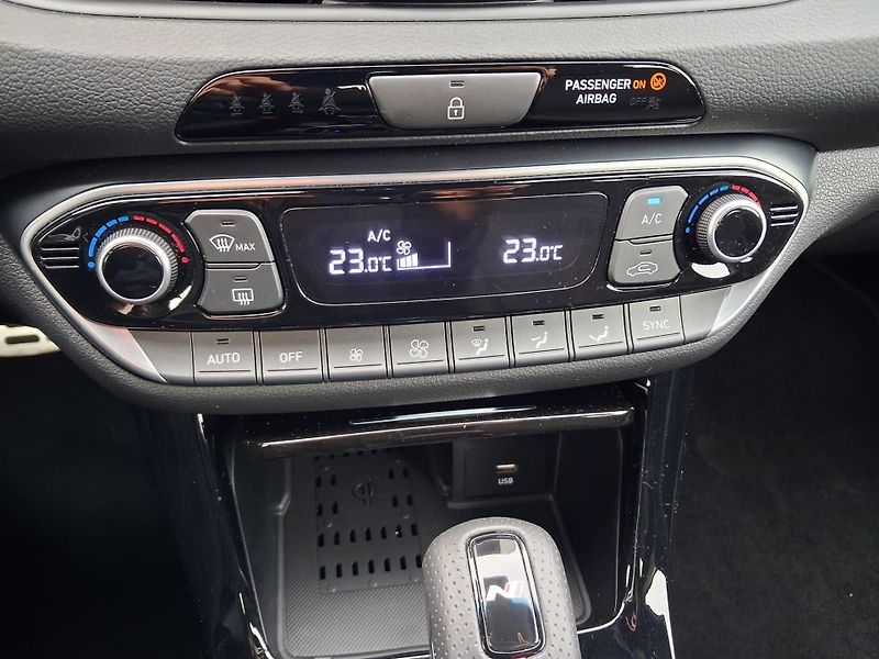 Hyundai i30 1.5 T-GDI MHEV DCT N-Line - fotka 17 z 25