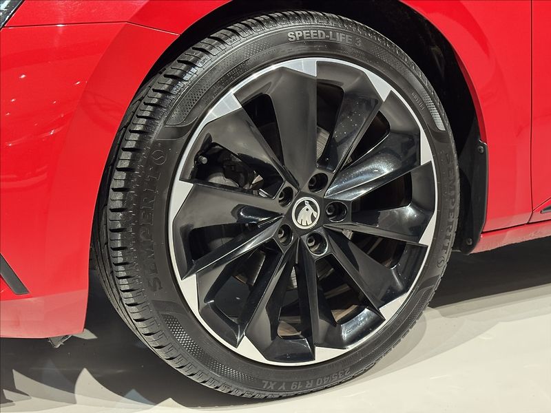 Škoda Superb 1,5 TSi  DSG Sportline Virtual - fotka 6 z 48