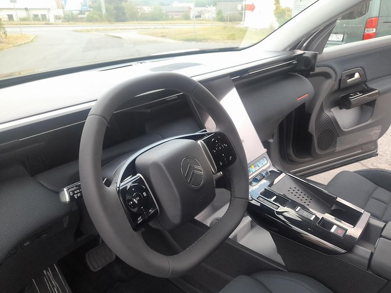 Citroën C5 Aircross (2026) PLUS Hybrid 145k Automatic - fotka 37 z 49