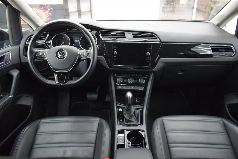 Volkswagen Touran 2,0 TDi, 7-míst,DSG,NAVI,KŮŽE, - fotka 18 z 41
