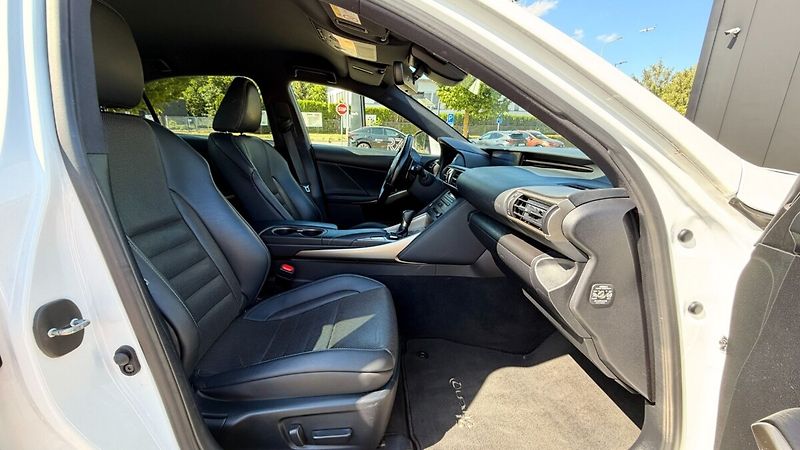 Lexus IS 300h 300H 2,5 F SPORT PLUS - fotka 11 z 26
