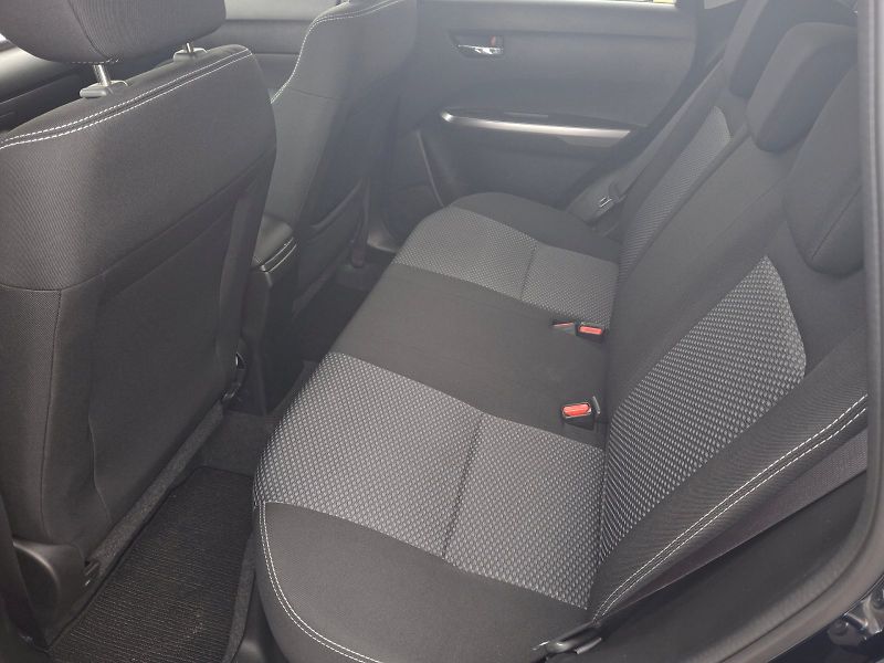 Suzuki Vitara (2024) Premium Hybrid Automat - fotka 7 z 35