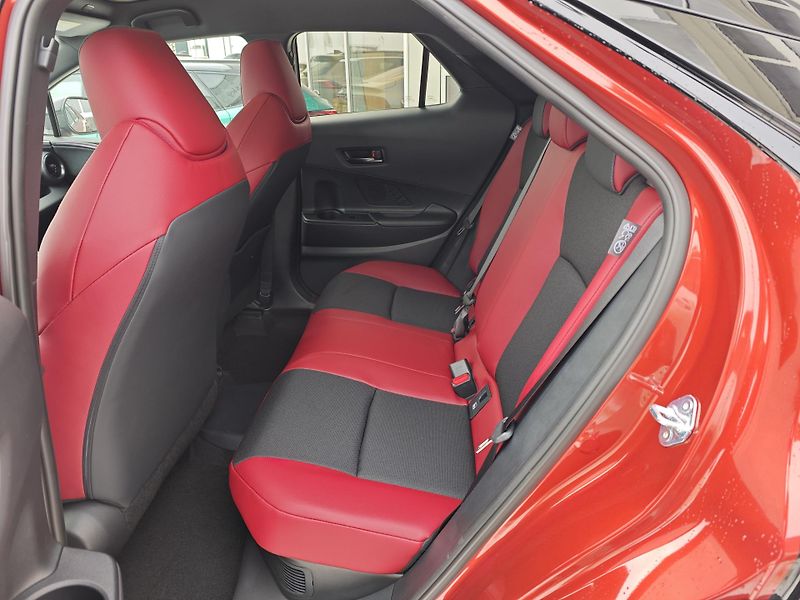 Toyota C-HR (2025) 2.0L PHEV CVT Tokyo Edition - fotka 10 z 17