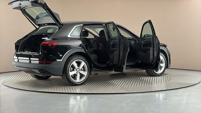 Audi e-tron 55 AUT Quattro - fotka 6 z 26