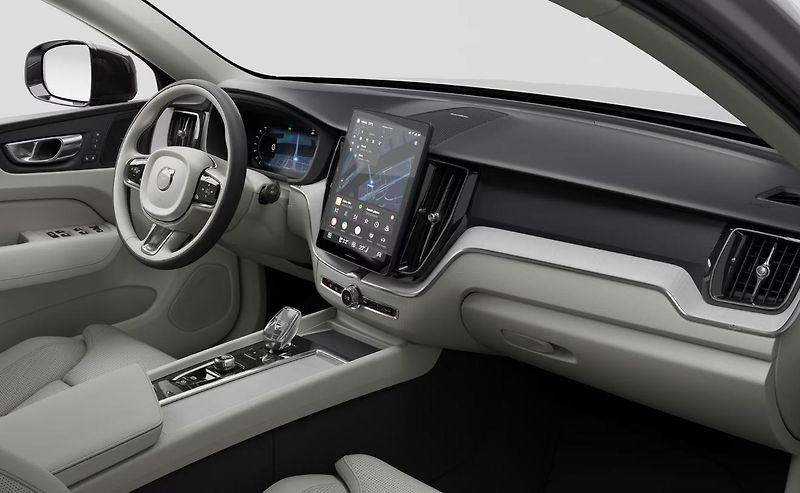 Volvo XC60 (2026) B5 AWD PLUS DARK - fotka 9 z 15
