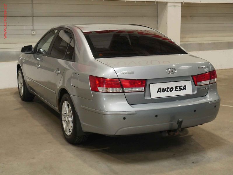 Hyundai Sonata (2010) 2.0 CRDi, ČR, AC, TZ, tempo - fotka 4 z 16