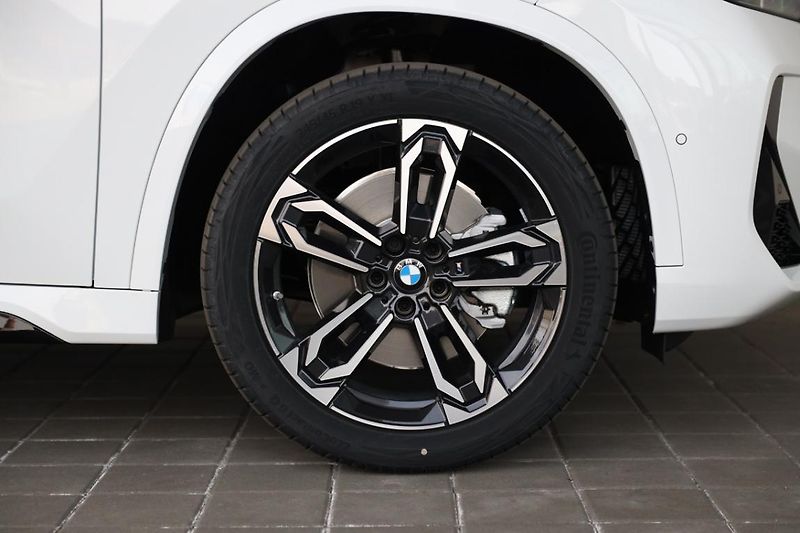 BMW X1 xDrive23i - fotka 7 z 16