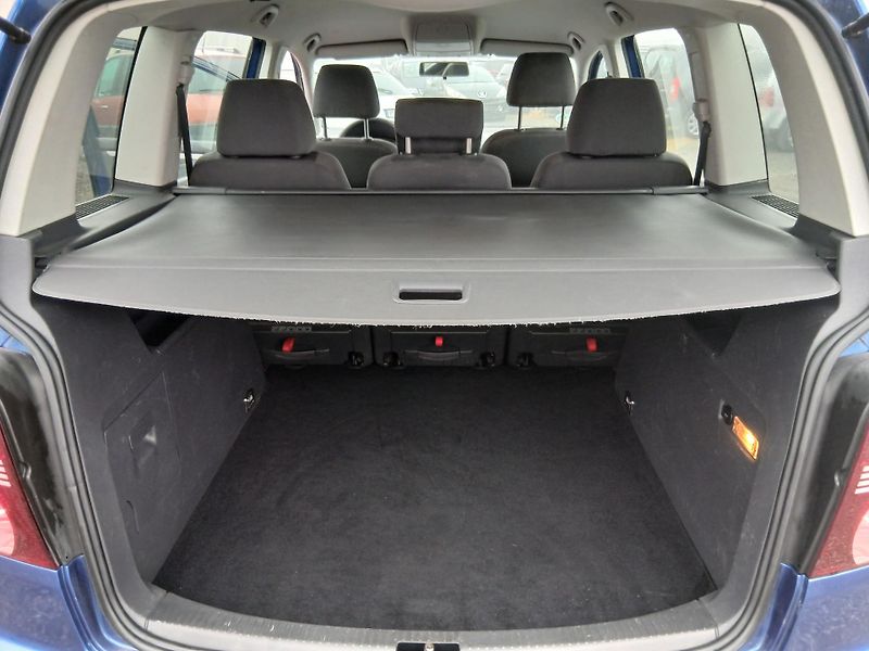 Volkswagen Touran 1.4 TSI - fotka 20 z 31