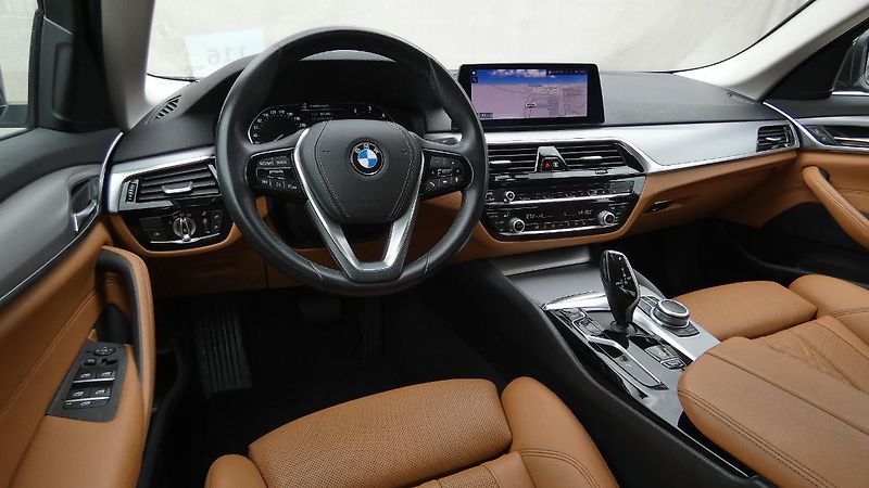 BMW Řada 5 530d xDrive - fotka 5 z 25