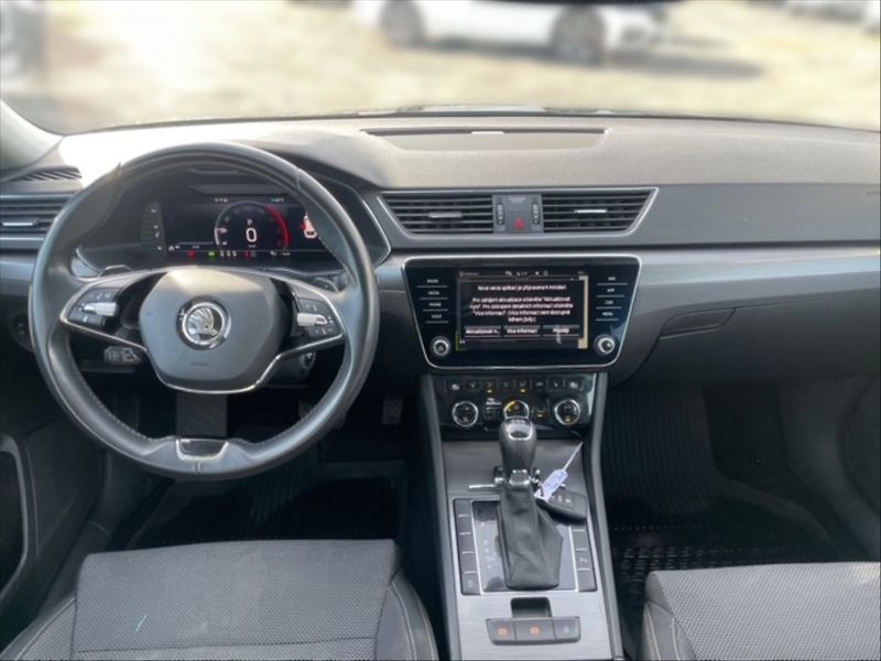 Škoda Superb 2,0 TDI Style DSG - fotka 9 z 11