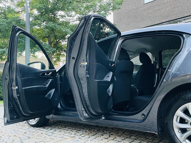Mazda 3 2.0i MAN VÝHŘEV SENZORY HEADUP - fotka 18 z 41