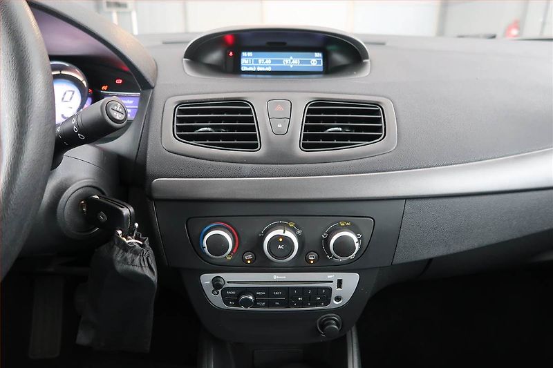 Renault Fluence (2013) 1.6 16V, Serv.kniha, Tempomat - fotka 12 z 20