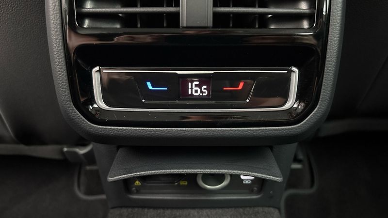 Volkswagen Passat 2.0 TDI DSG Elegance Variant - fotka 22 z 27