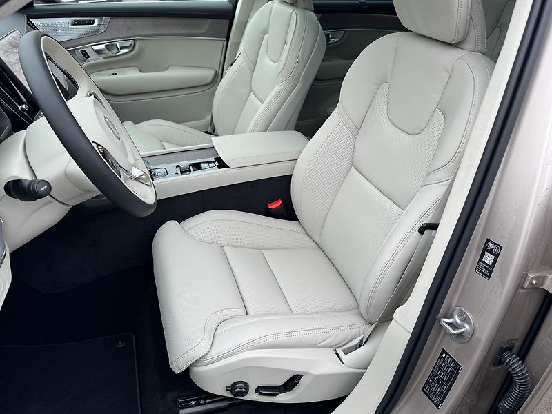 Volvo XC90 B5,ULTRA,VZDUCH,B&W,masáž - fotka 9 z 22