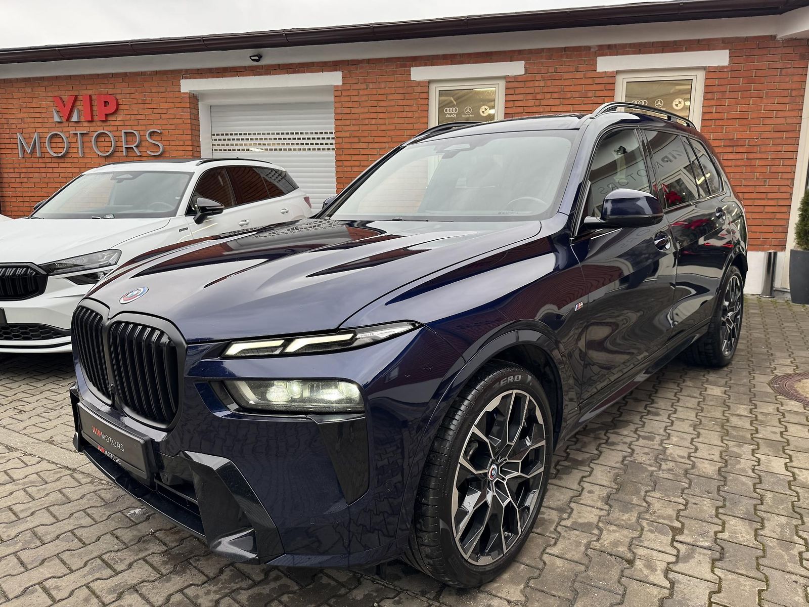 BMW X7 40i-INDIVID-MASÁŽE-R22-TAŽ.