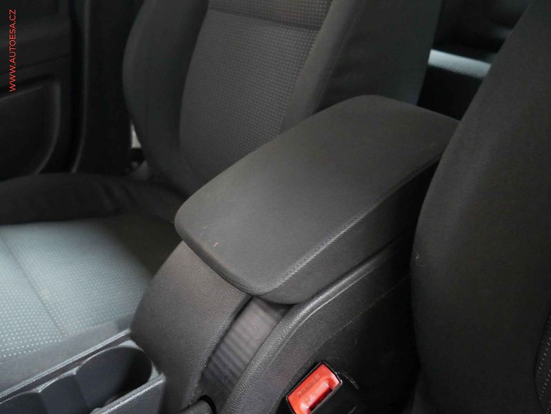 Škoda Superb (2011) 2.0 TDi, AC, STK4/28 - fotka 14 z 15