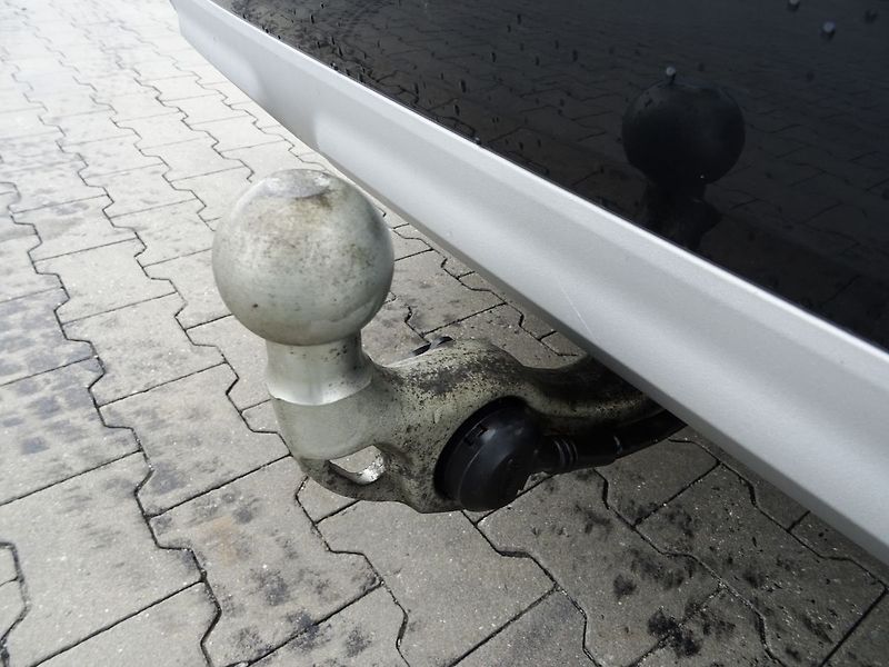 BMW X1 23d xDrive xLine ČR DPH - fotka 24 z 28
