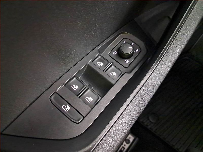 Škoda Karoq (2022) Sportline 1.5 TSI - fotka 18 z 19