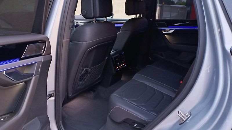 Volkswagen Touareg R-LINE TDI 210kW-ČR-NEHAV-DPH- - fotka 9 z 39
