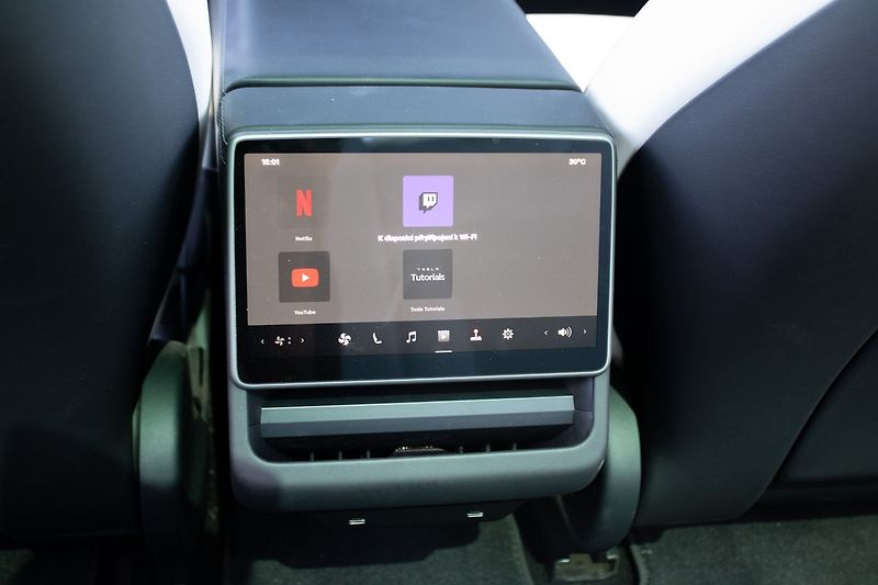 Tesla Model 3 - fotka 17 z 21