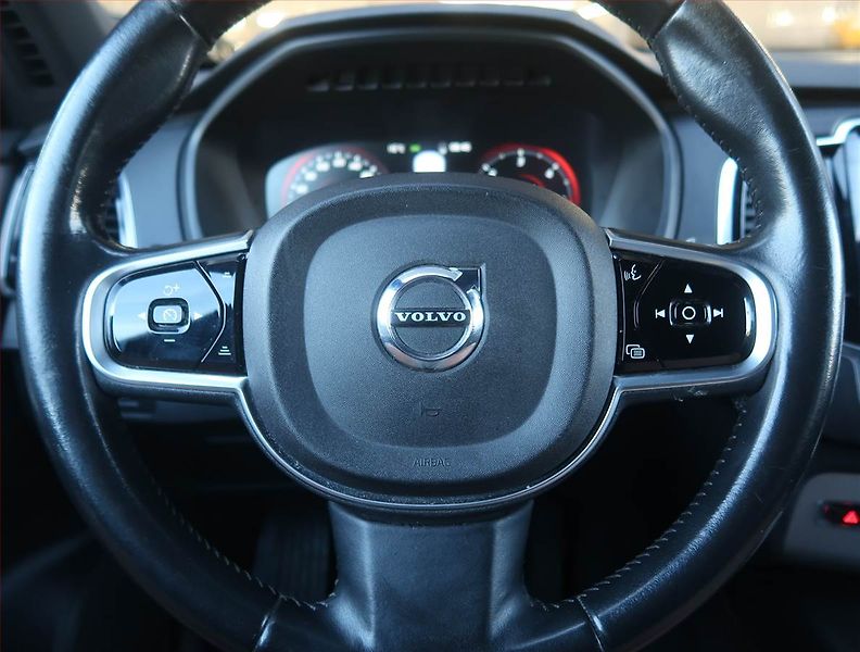 Volvo XC90 (2015) D4 - fotka 18 z 23