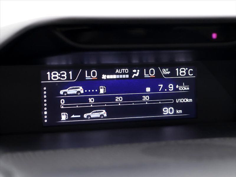 Subaru Forester 2,0 e-Boxer 110kW Executive CZ - fotka 29 z 43