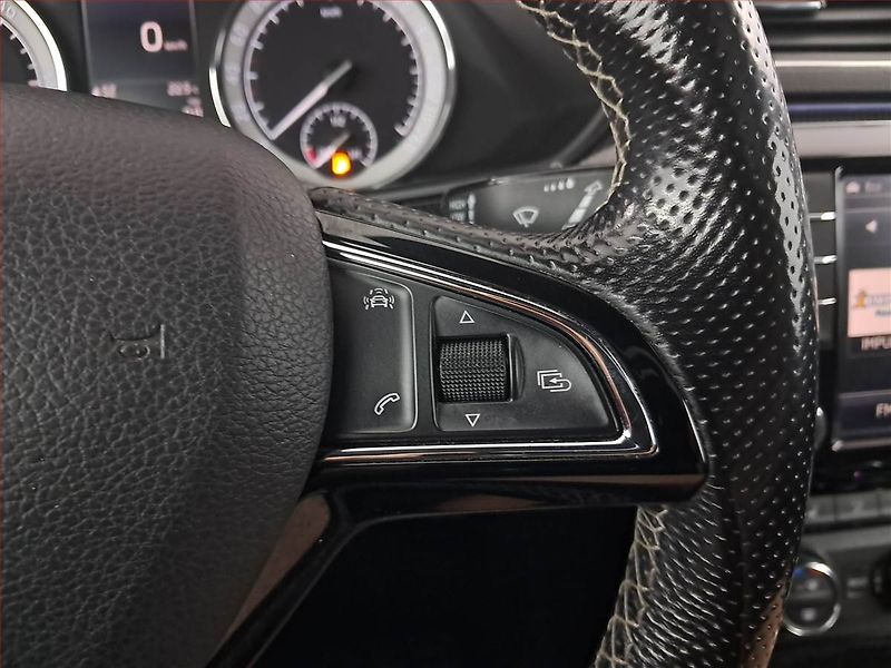 Škoda Superb (2017) Sportline 2.0 TDI, Kůže, Navi - fotka 17 z 20