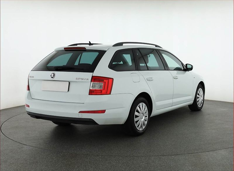 Škoda Octavia (2016) 1.6 TDI, Automat, Navi, Xenony - fotka 5 z 19