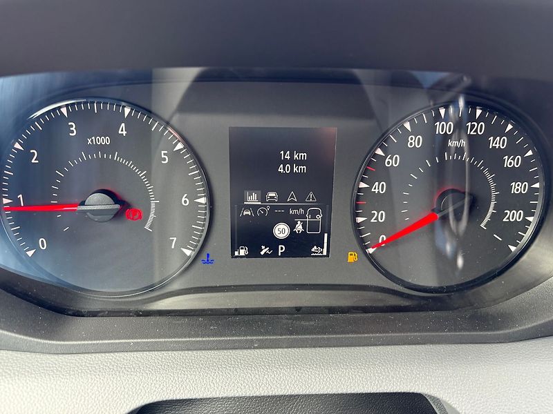 Renault Master (2026) 170k AUT, 8EP, Spojkar, 2lůžka - fotka 10 z 26