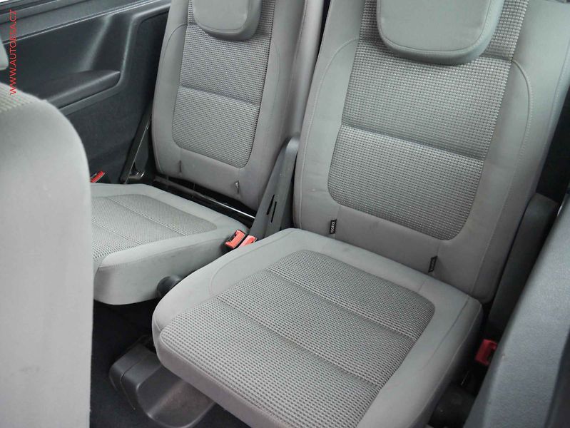 Volkswagen Sharan (2011) 2.0 TDi, Comfortline - fotka 11 z 14