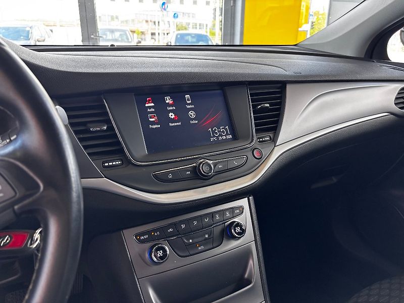 Opel Astra 1.4i 74KW 2017 - fotka 13 z 15