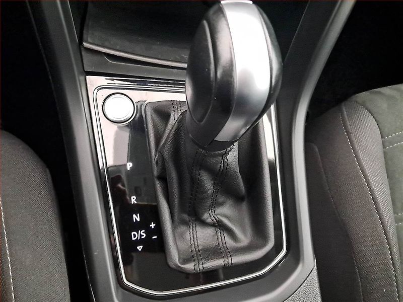 Volkswagen Touran (2023) 1.5 TSI - fotka 13 z 19