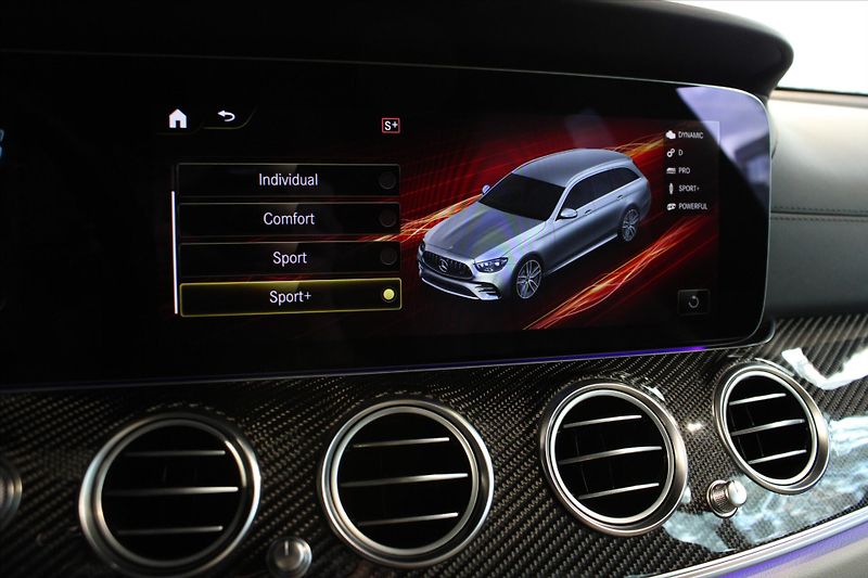 Mercedes-Benz Třídy E 53 AMG 4MATIC+ MB100/DIS+/Pano - fotka 25 z 39