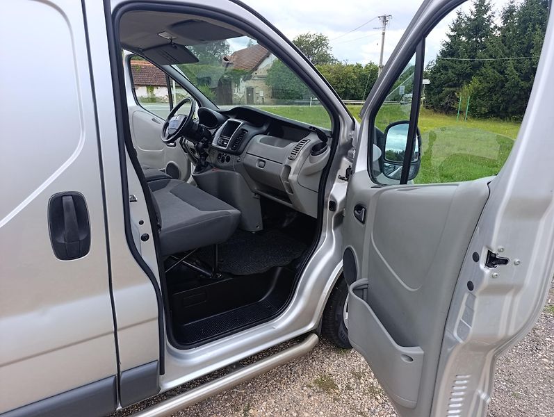 Renault Trafic (2011) 2.0 Dci tažné - fotka 18 z 21