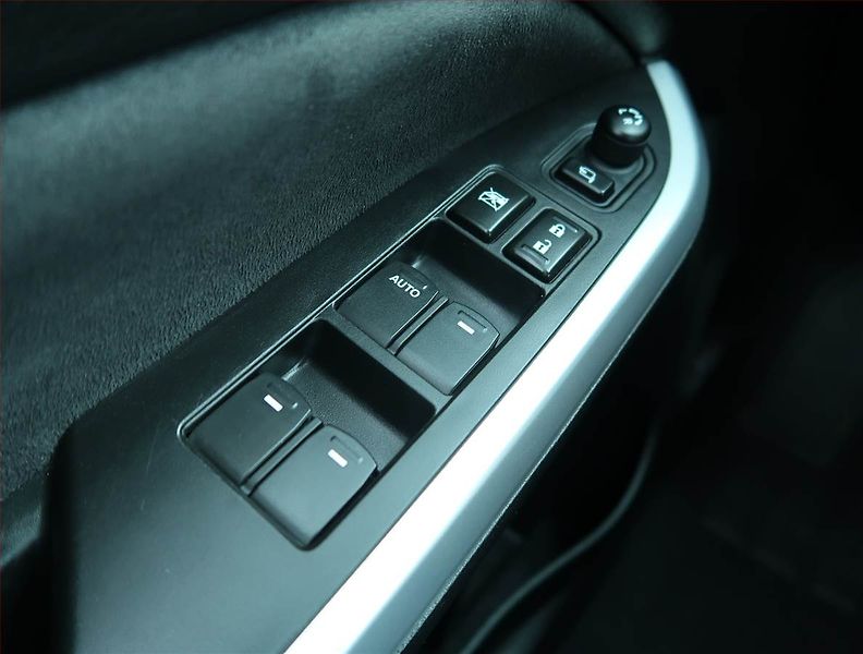 Suzuki Vitara (2018) 1.4 BoosterJet, Serv.kniha - fotka 16 z 17