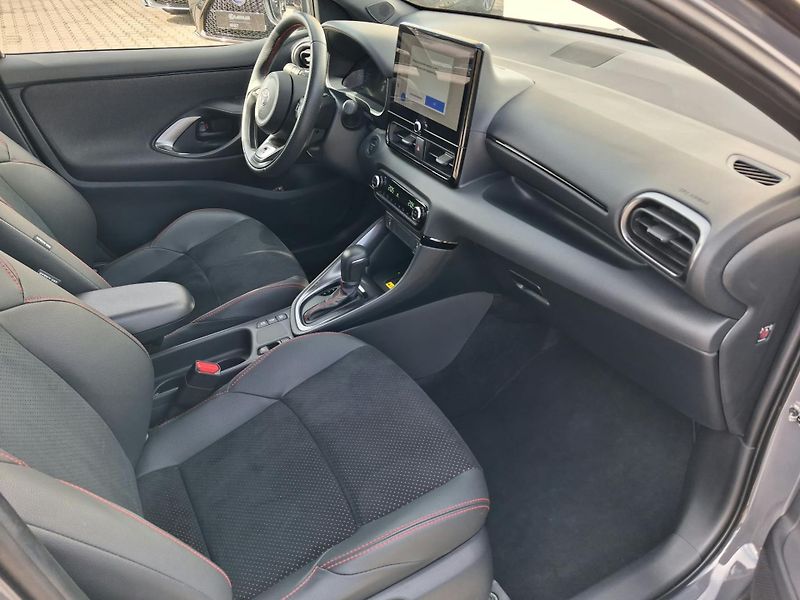 Toyota Yaris 1.5 HSD e-CVT GR-Sport - fotka 20 z 24
