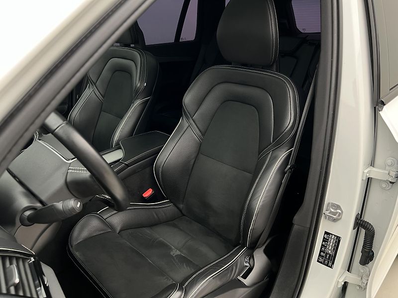 Volvo XC90 B5 AWD R-DESIGN 7 MÍST AUT  - fotka 18 z 47