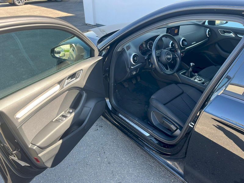 Audi A3 (2017) Nové Sportback Linie Sport 1.6 - fotka 10 z 28