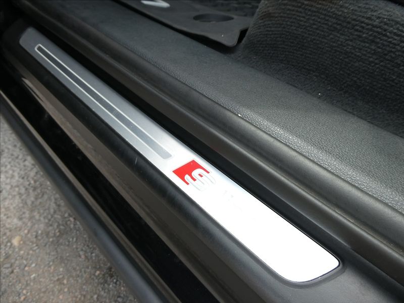 Audi Q7 3,0 TDiV6 200kW S-LINE,QUATTRO - fotka 37 z 48