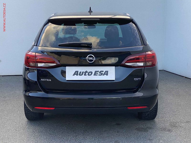 Opel Astra (2018) 1.6 CDTi SportsTourer - fotka 5 z 19