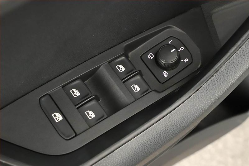 Škoda Karoq (2019) Ambition 1.0 TSI, Navi - fotka 9 z 20