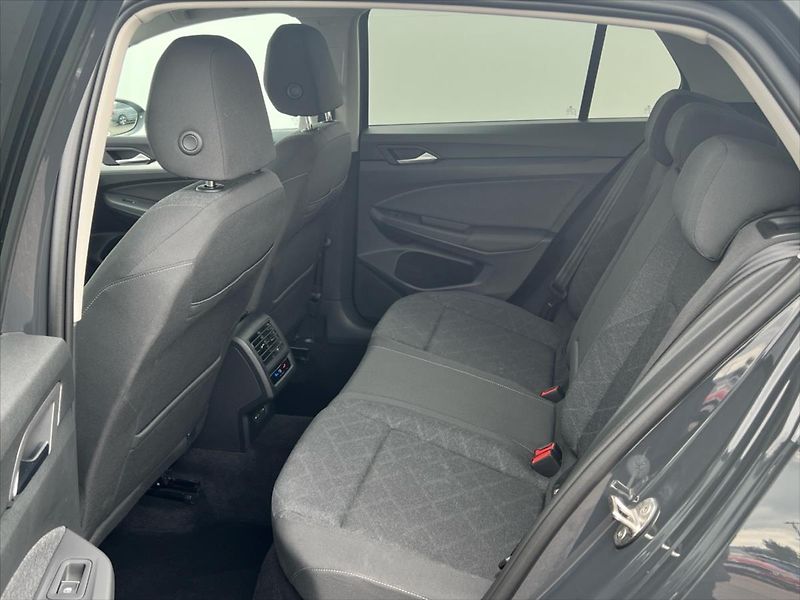 Volkswagen Golf 1,0 TSi 81kW LIFE  8 - fotka 13 z 27